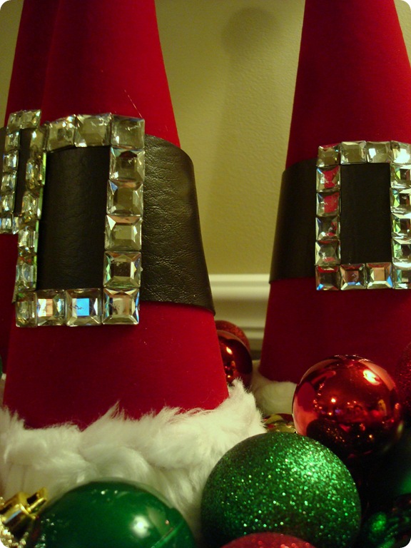 Chapéu de Papai Noel artesanal com fivela brilhante